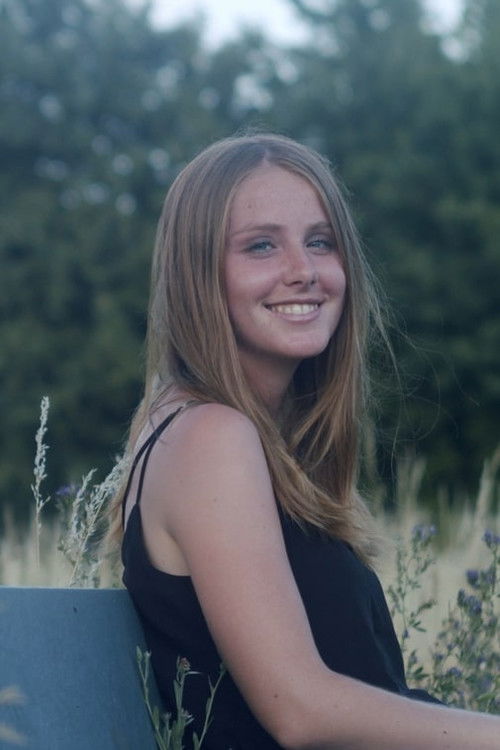 Luisa Schmitt as Girl