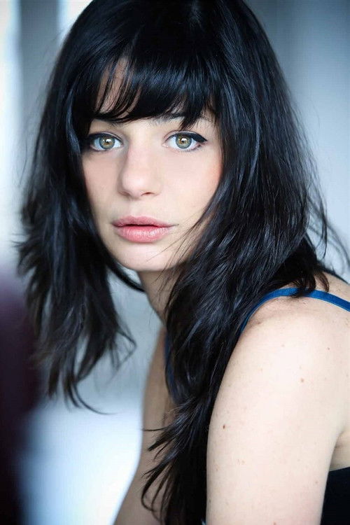 Marta Corton Vinals as La junkie de la discothèque