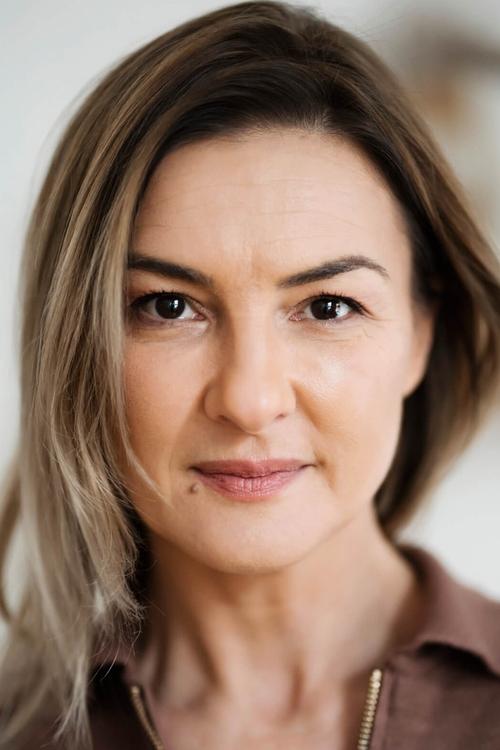 Ioana Flora as Ileana