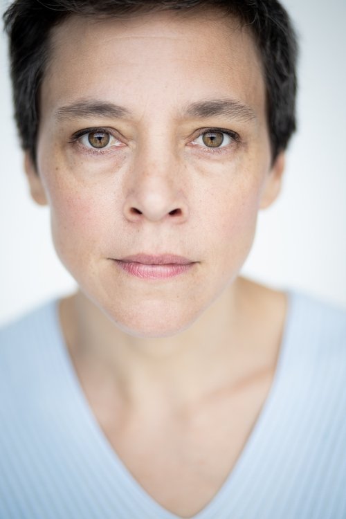 Circé Lethem as Iris Kryotos