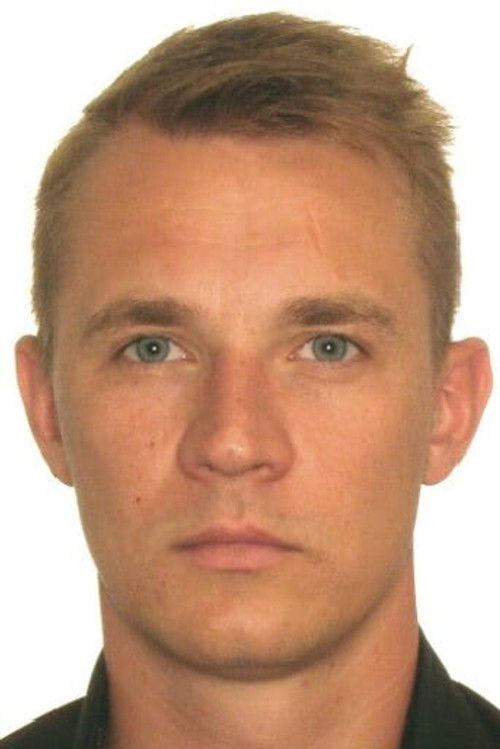 Anatoliy Popov as Cashier