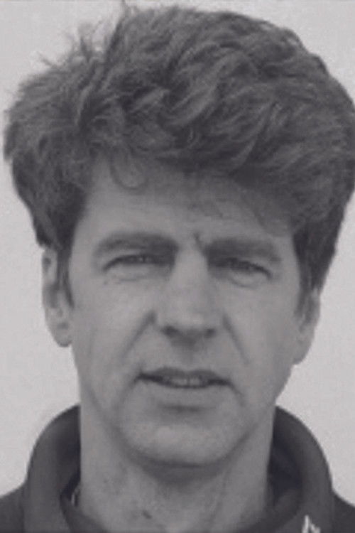 Paul de Nooijer as Theo, the elder