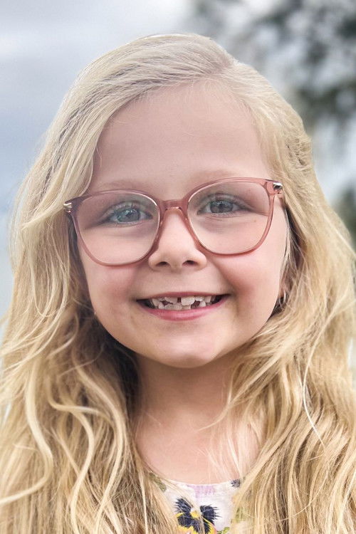 Scarlett Crabtree as Ellie Baker