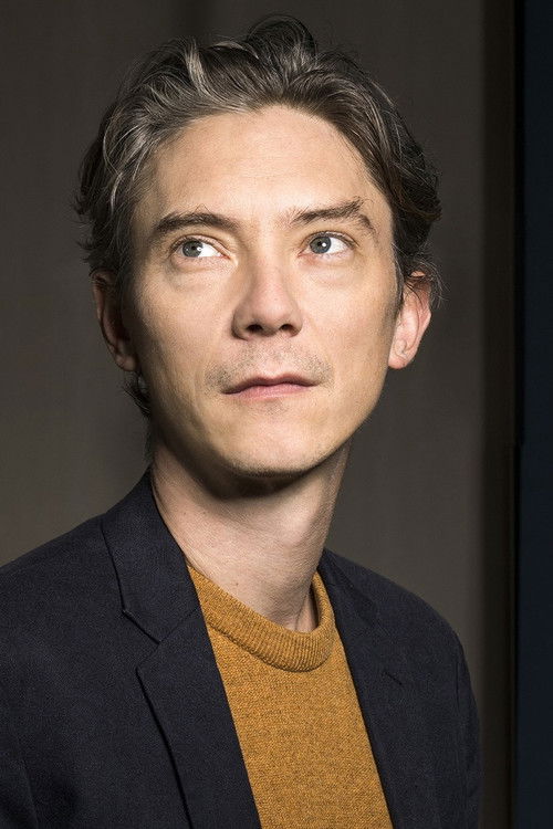 Swann Arlaud as André