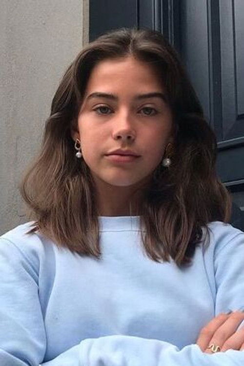 Signe Ida Poulsen as Ellie