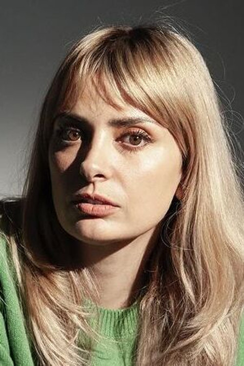 Siouzana Melikián as Luisa