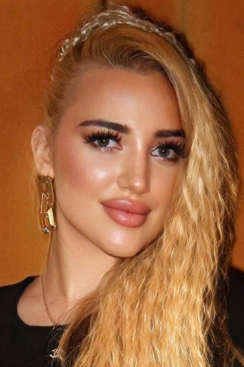 Monique Bartnik as Victoria