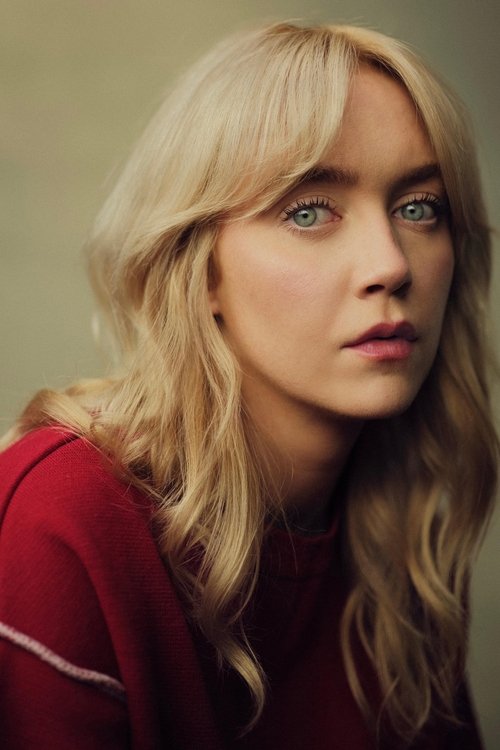 Amelia Kenworthy as Dee