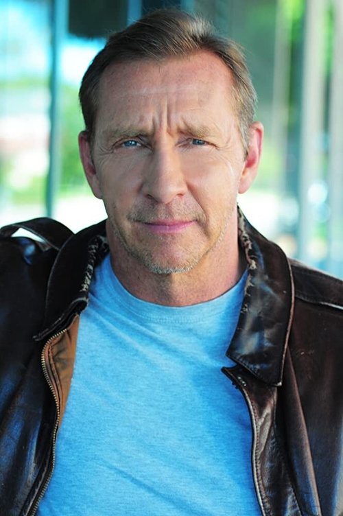 Arthur Senzy as Therapist