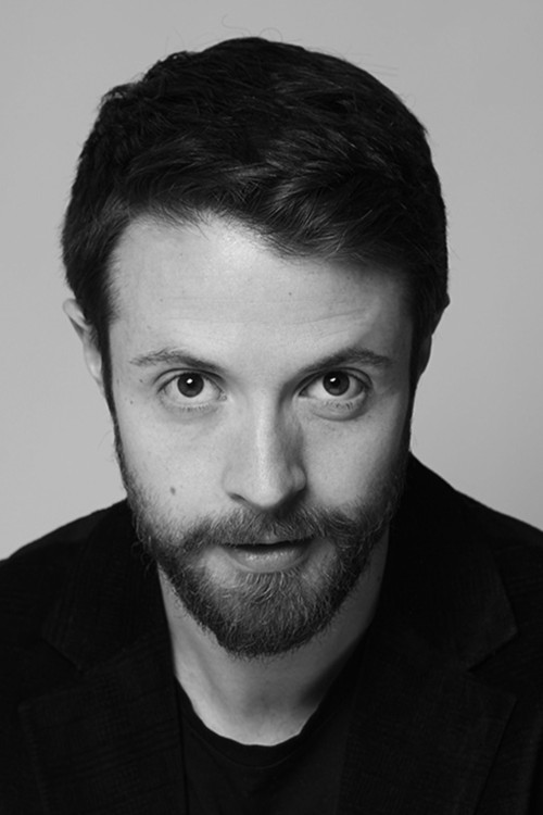 Roberto Beck as Arturo