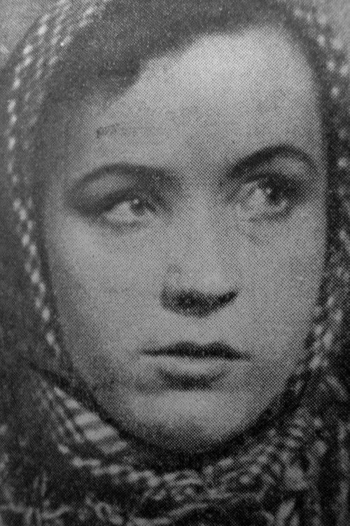 Klavdiya Shinkina as Yura's mother