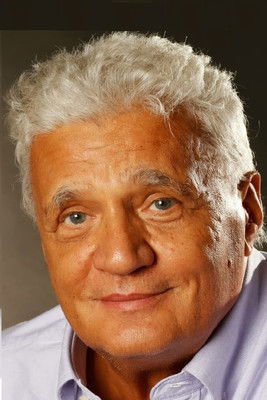 Nicola De Buono as Vittorio