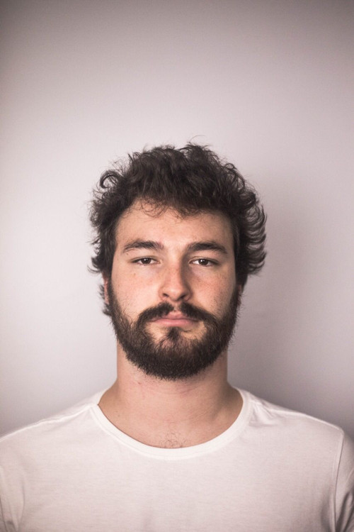 Gabriel Boliclifer as Zé