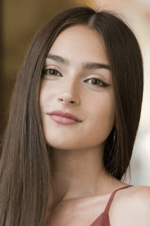 Mia Giraud as Matea