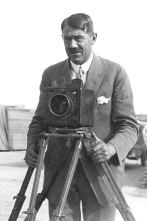 Henrik Jaenzon as Café guest