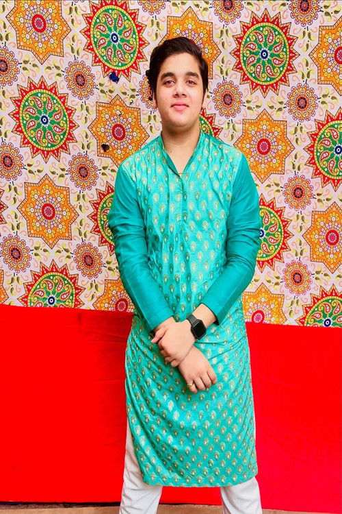 Hitanshu Nagia as Vidyut Agrawal