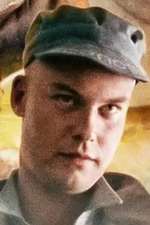 Martin Rode as Frank Skov