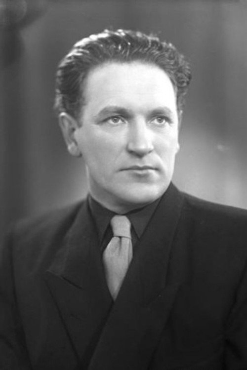 Vladimir Maryev as Pyotr Emelyanovich