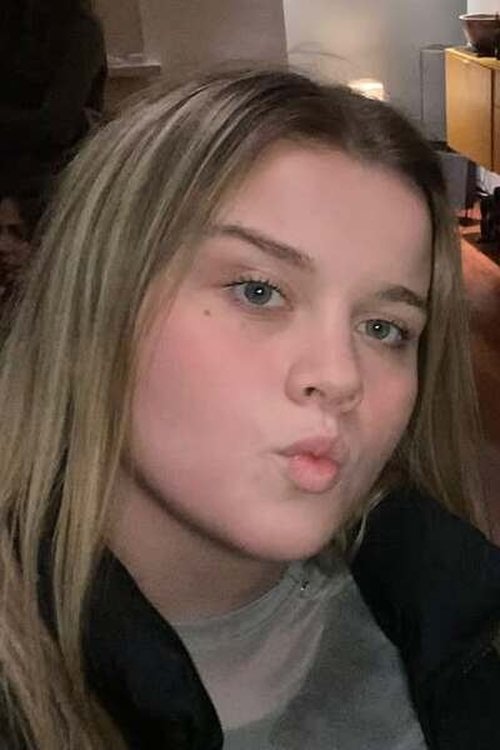 Stela Korman as Nika "Nix"