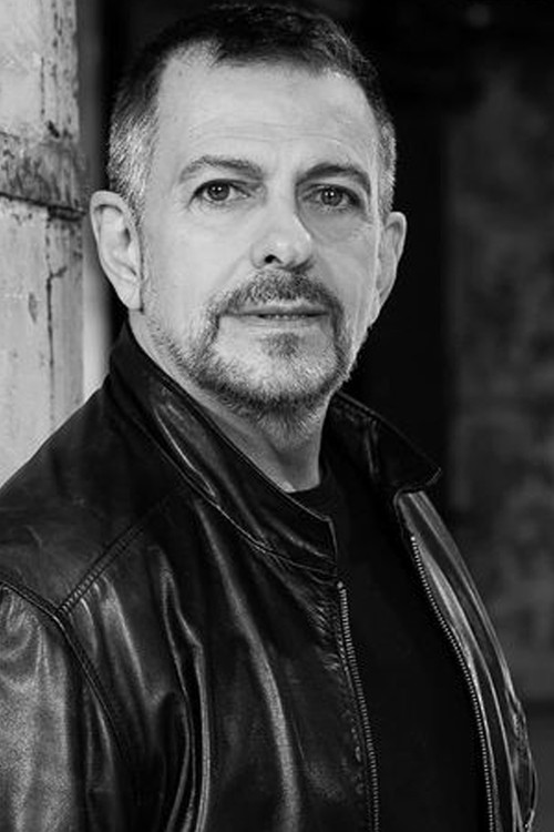 Guillermo Fernández as Juan González "Sinatra"