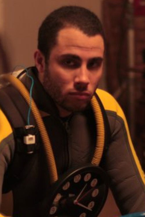 Osiris Larkin as Homem da Câmera Lenta