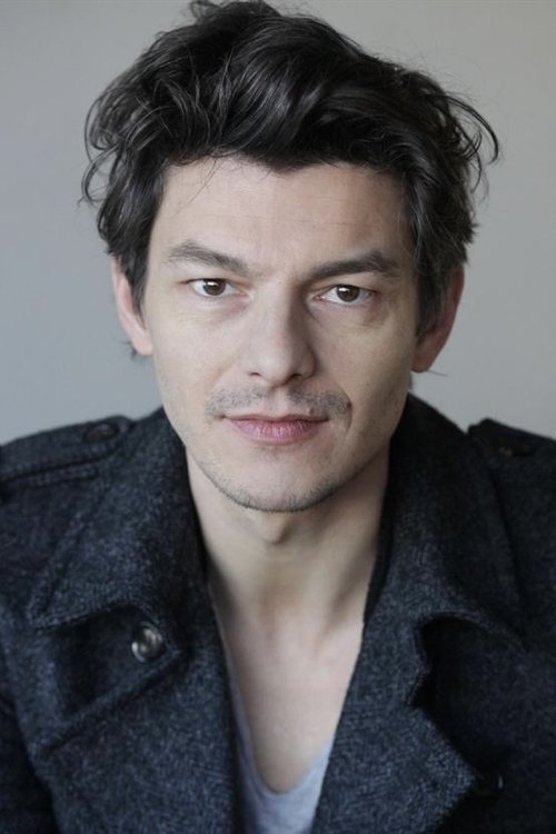 Guillaume Toucas as Romain Maginot
