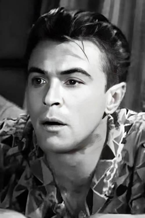 Valeri Zinovyev as Толя Середа - сын Якова