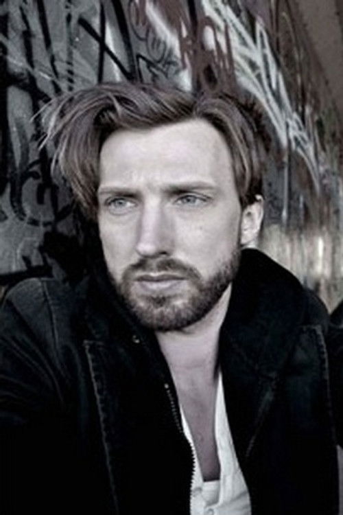 Adam Molak as kurier