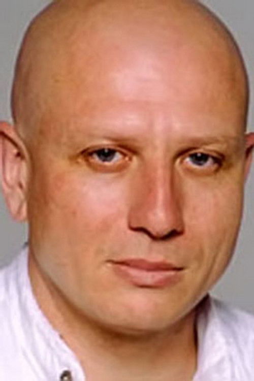 Artur Makarov as sokamernik Papika