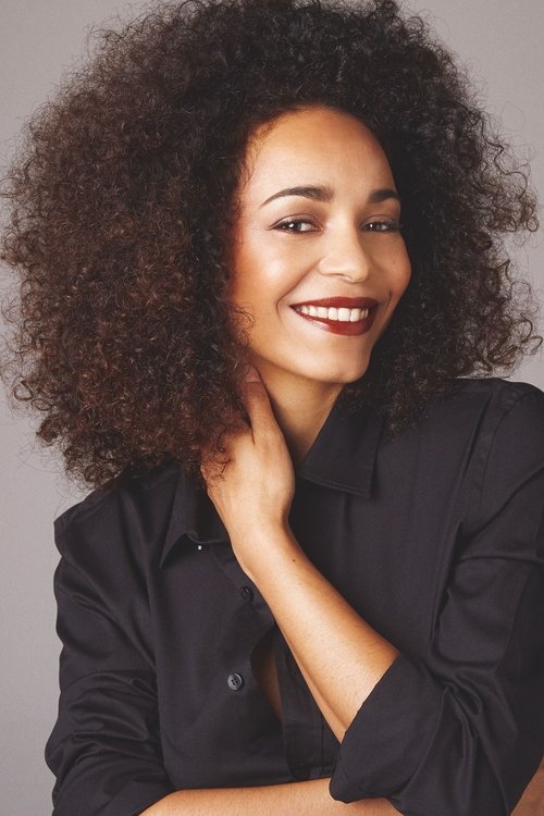 Montse Pla as Camarera