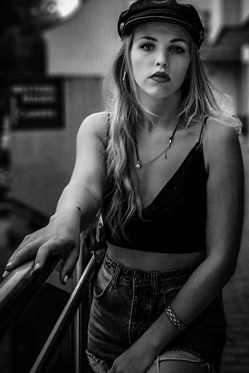 Sarah Mevers as Regieassistentin