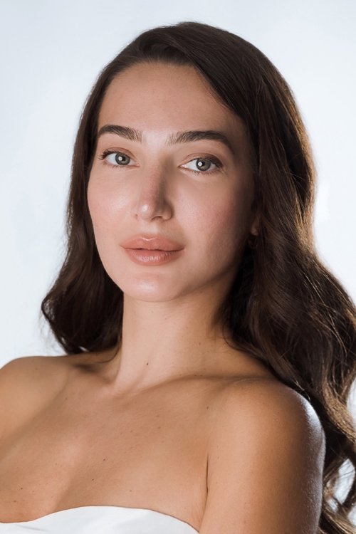 Elena Thomopoulou as Politria