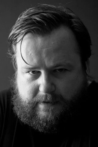 Alan Hay as George Losser