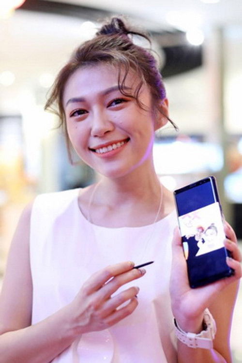 Vivienne Oon as Vivian