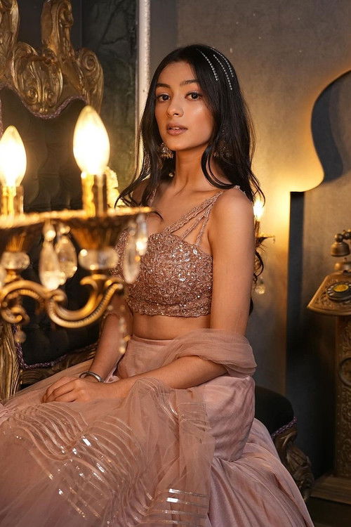 Drashti Bhanushali as Kareena