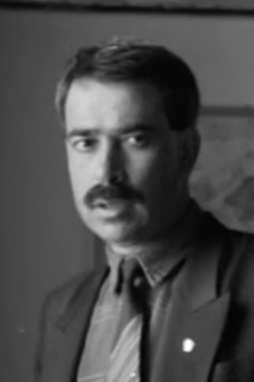 Latif Altıntaş as Ögretmen
