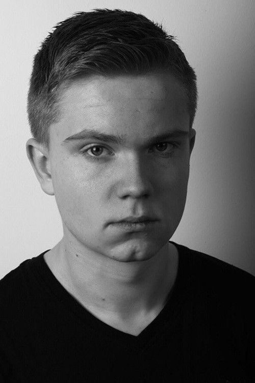 Ruuben-Joosua Palu as Erki