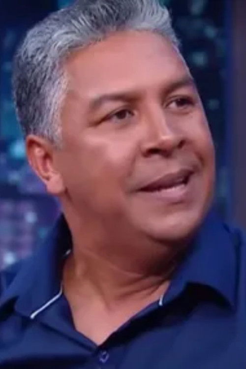 Edilson Oliveira as Chiquinho