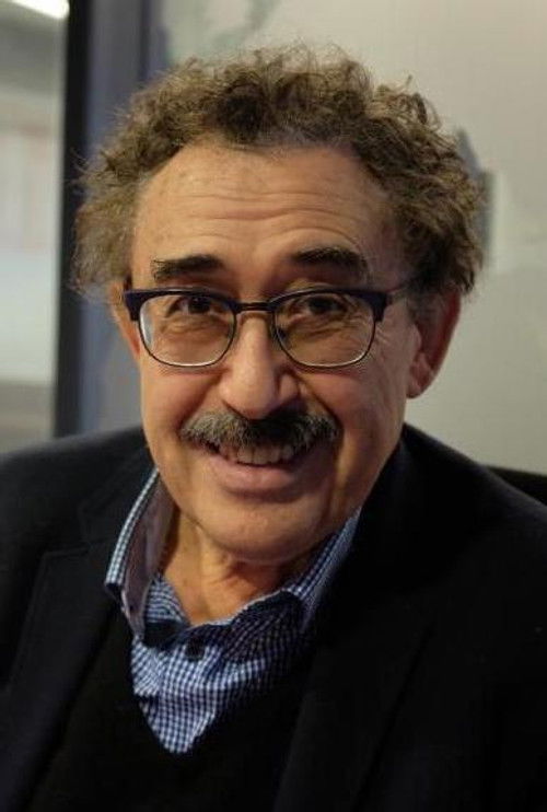 Férid Boughedir as Mustapha