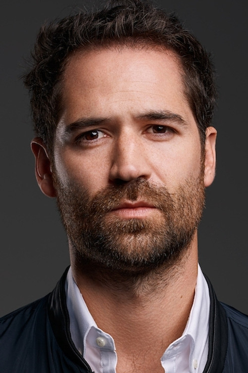 Manuel Garcia-Rulfo as Vasquez