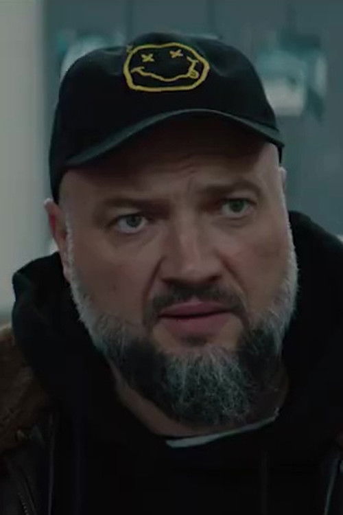 Ilya Merkulov as Мужчина на заправке