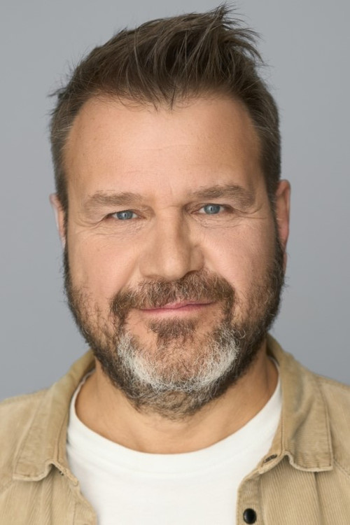 Stéphane Franche as Rémi