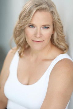Jacq Ainsworth as Gertrude