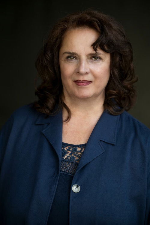 Marion Mathoi as Kellnerin