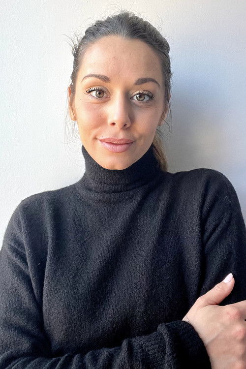 Giulia Reéne as Lena