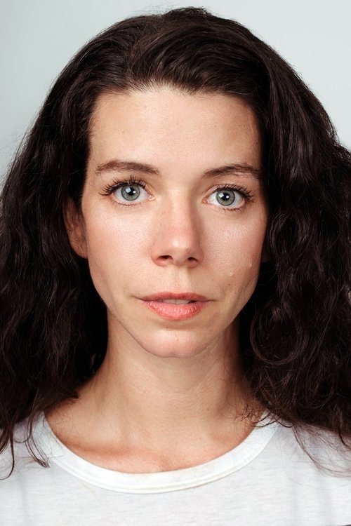 Mariela Mignot as Claudia