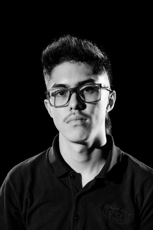 Carlos Méndez as Andrés