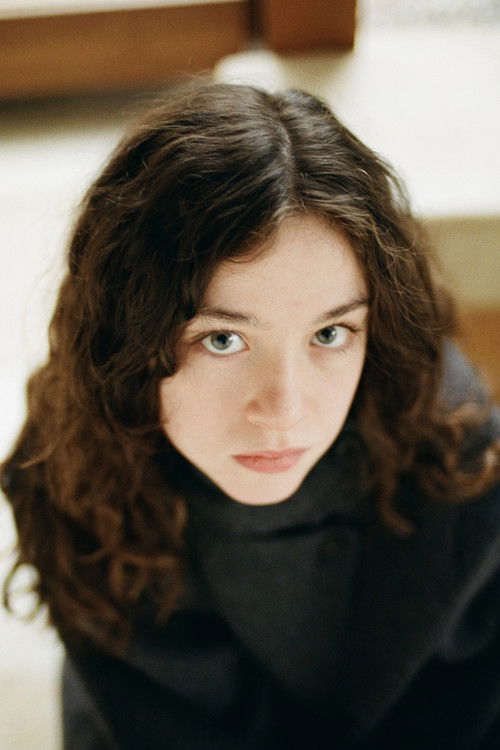 Eva M. Hirschburger as Mila Roth