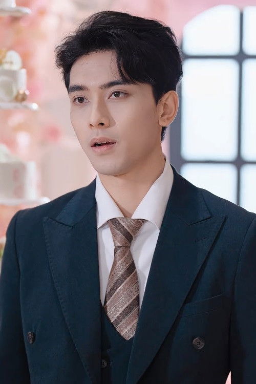 Wei Ruo Chen as He Hansheng
