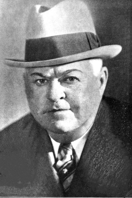 Harry Holman as Hotel Clerk (uncredited)